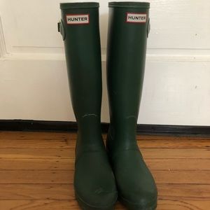 Original tall Hunter rain boots in green - Size 8